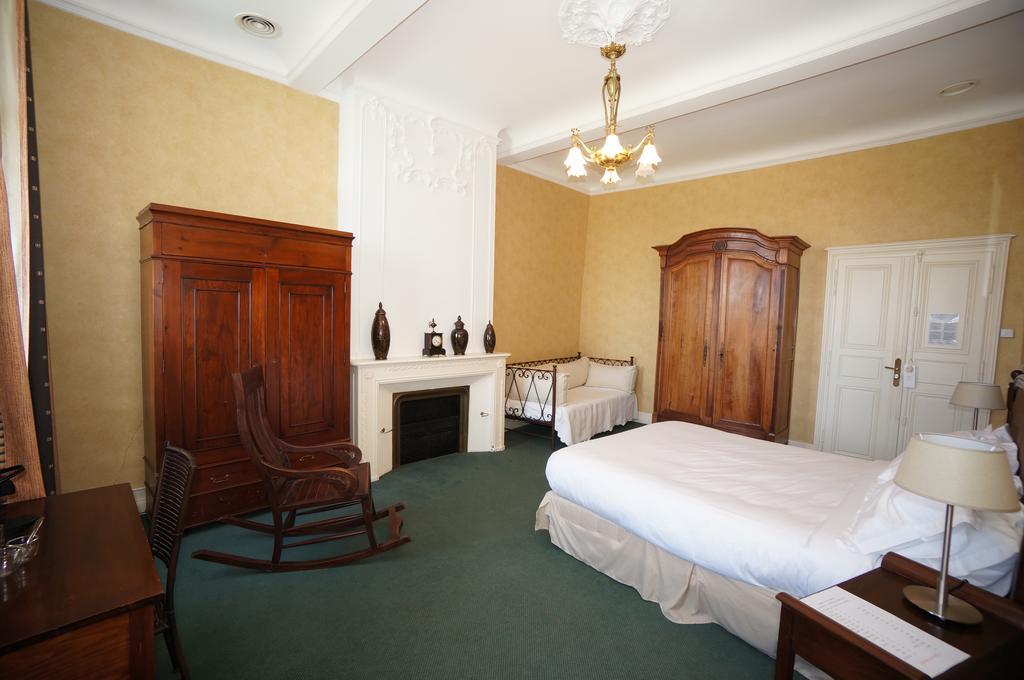 Les Trois Lys Otel Condom Oda fotoğraf
